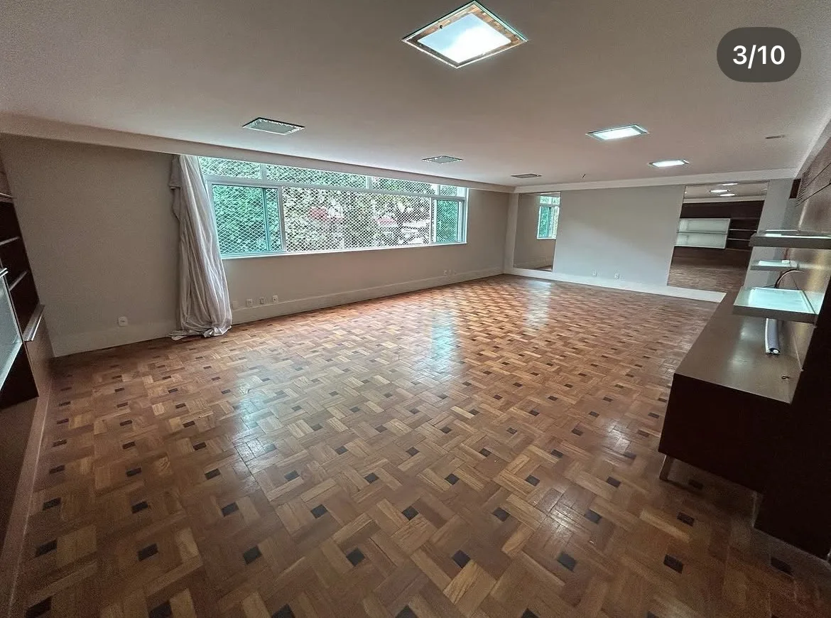 Sala integrada com bancada planejada