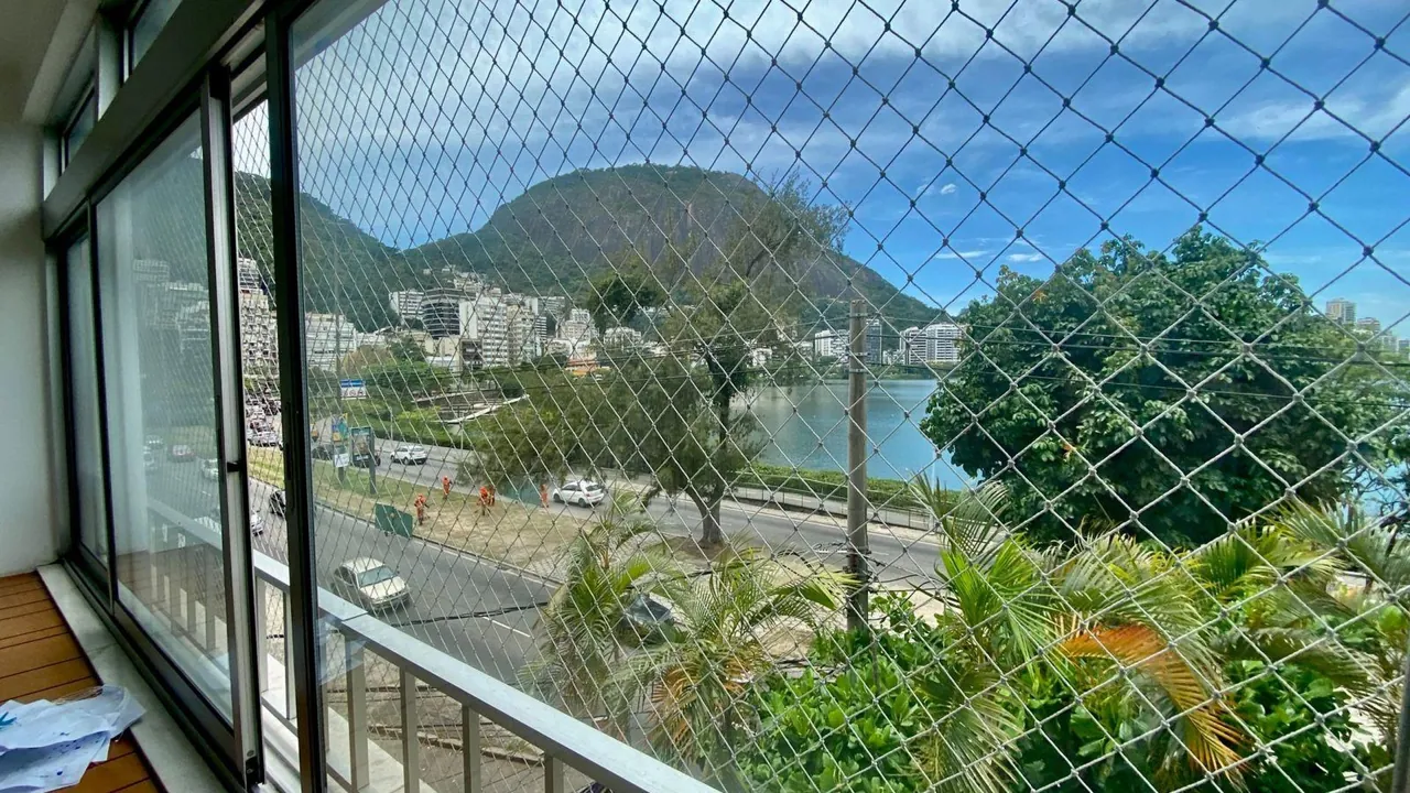 Vista da Lagoa e do verde a partir da janela da sala