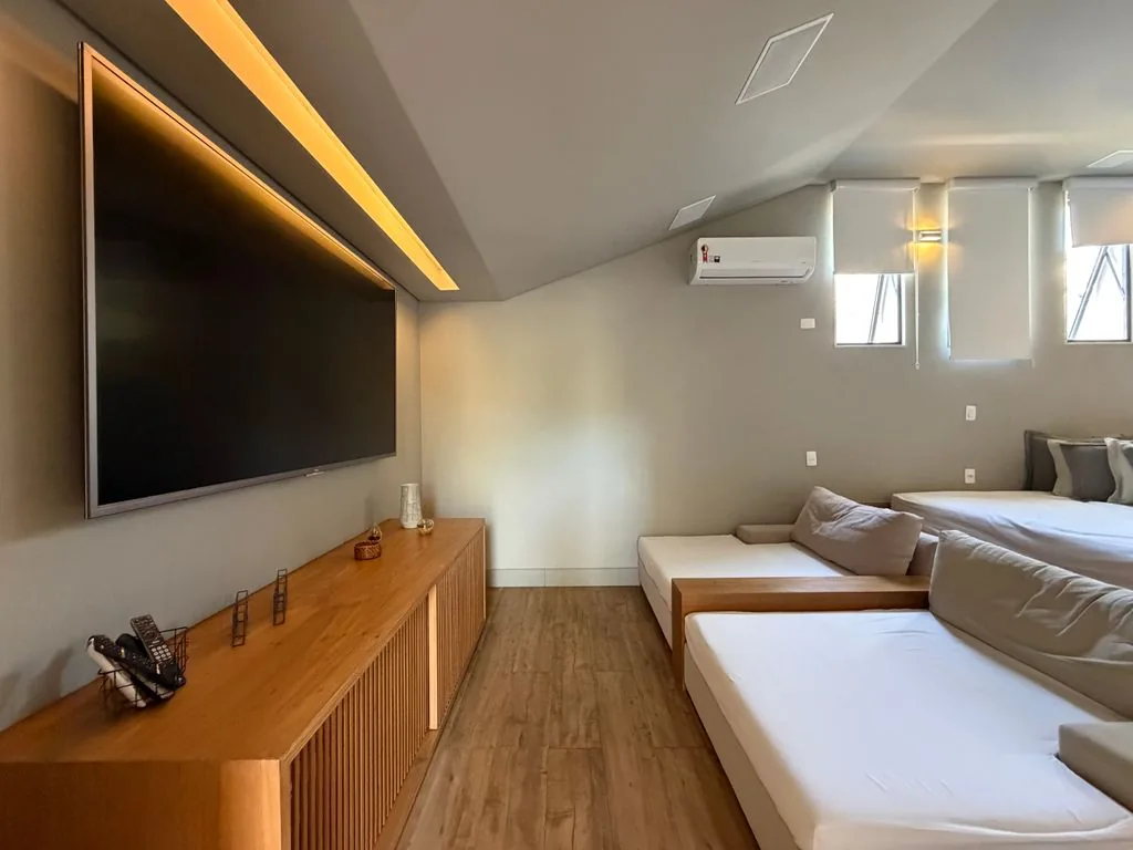Casa de condomínio na Barra, 1.000 m² em terreno de esquina