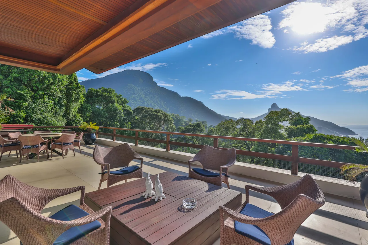 Varanda com vista para as montanhas
