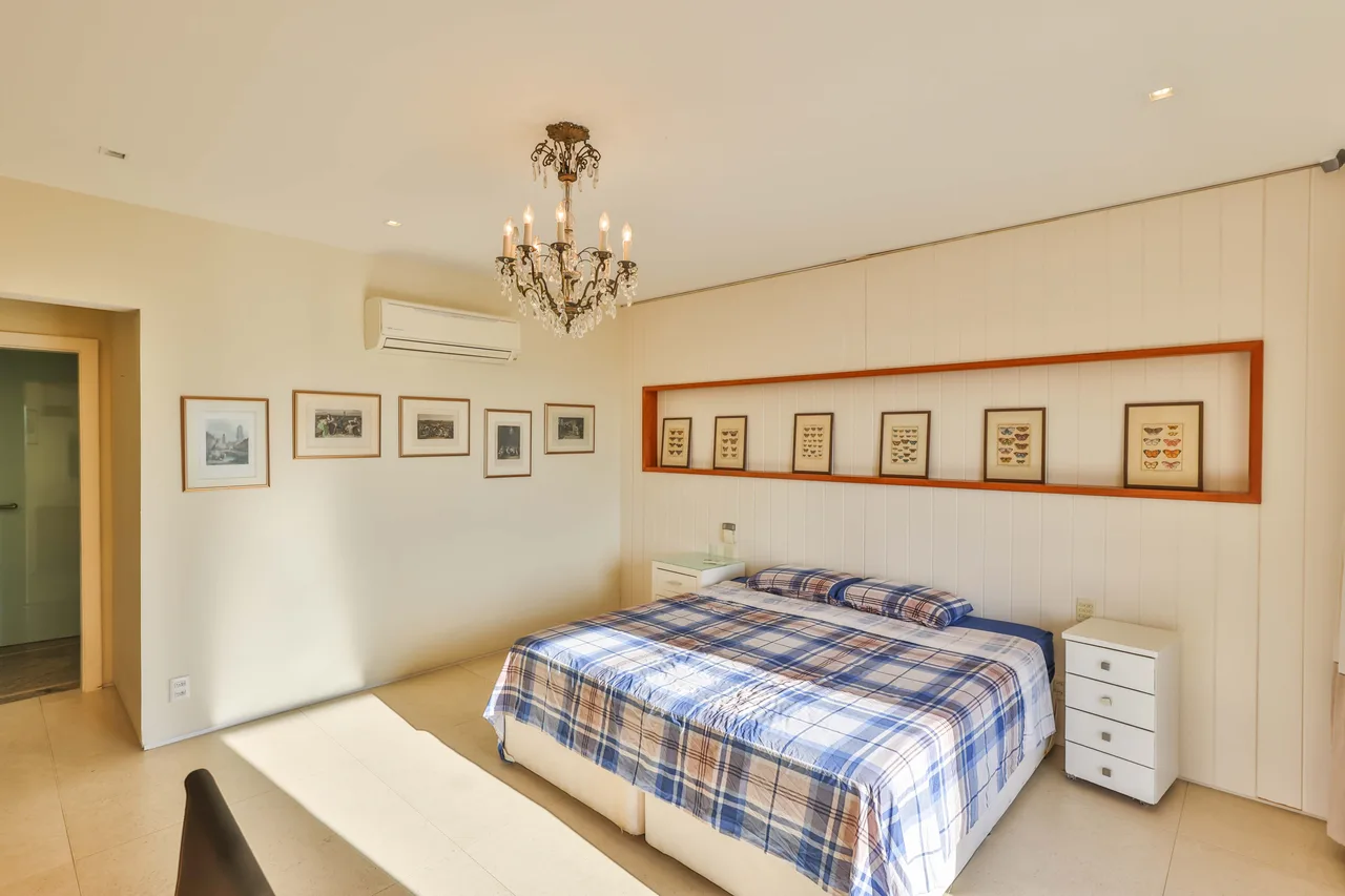 Quarto com cama de casal