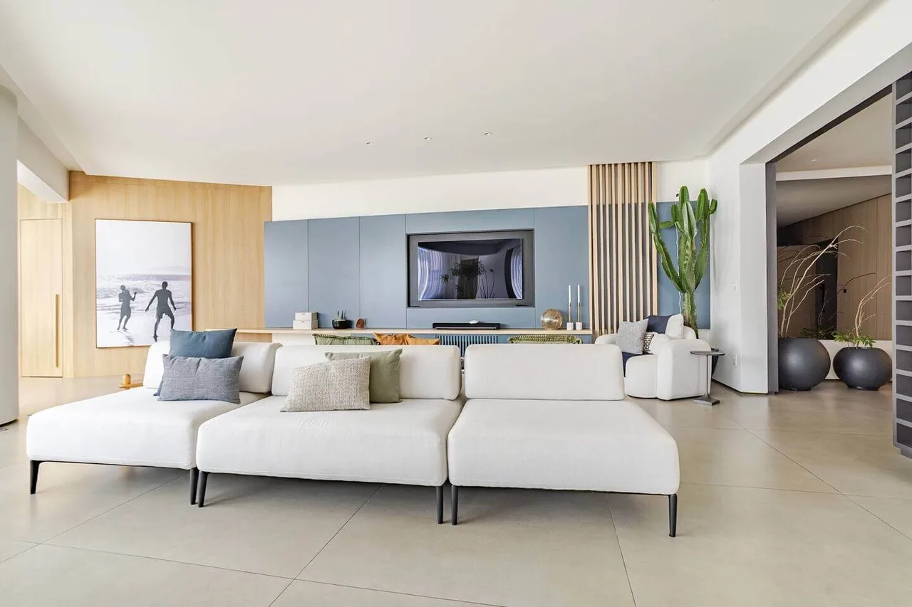 Ipanema, segunda quadra — 300 m², andar inteiro