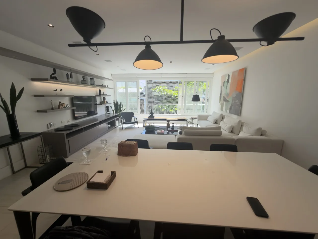 Sala de jantar integrada ao living