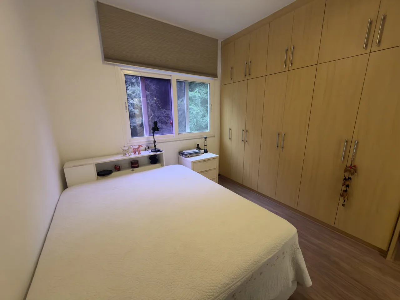 Quarto com vista para a área verde