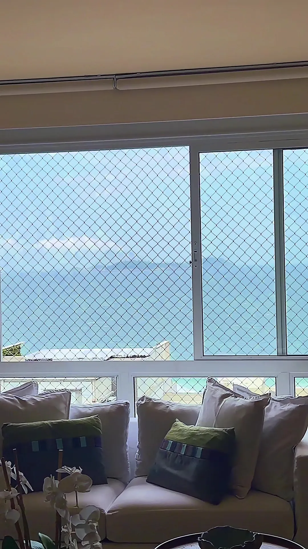 Janelas da sala com vista para o mar de Ipanema