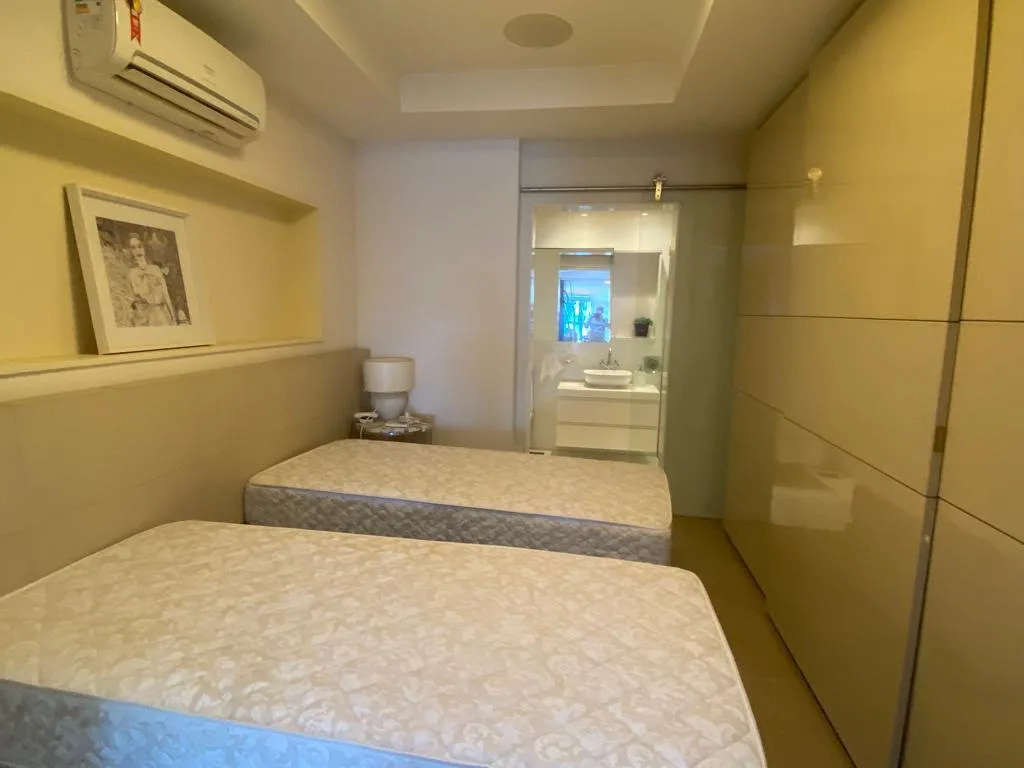 Quarto com cama de casal