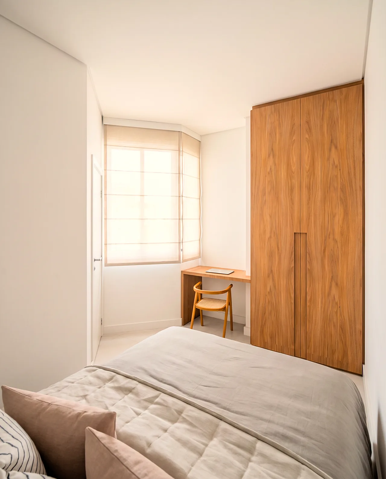 Segundo quarto com armário planejado